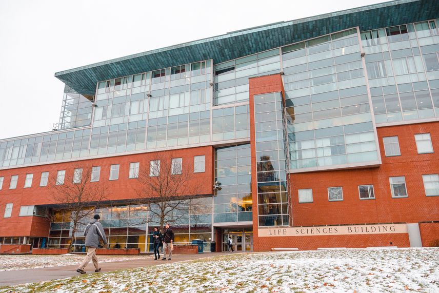 The Life Sciences building on a snowy day in 2019.